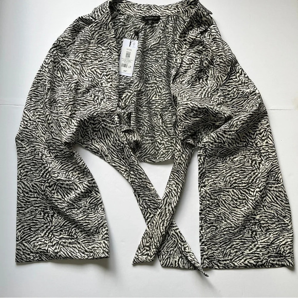 NWT Dynamite Maeve Tie-Front Crop Satin Shirt Blouse Animal Print Texture  Sz XS - Picture 12 of 16